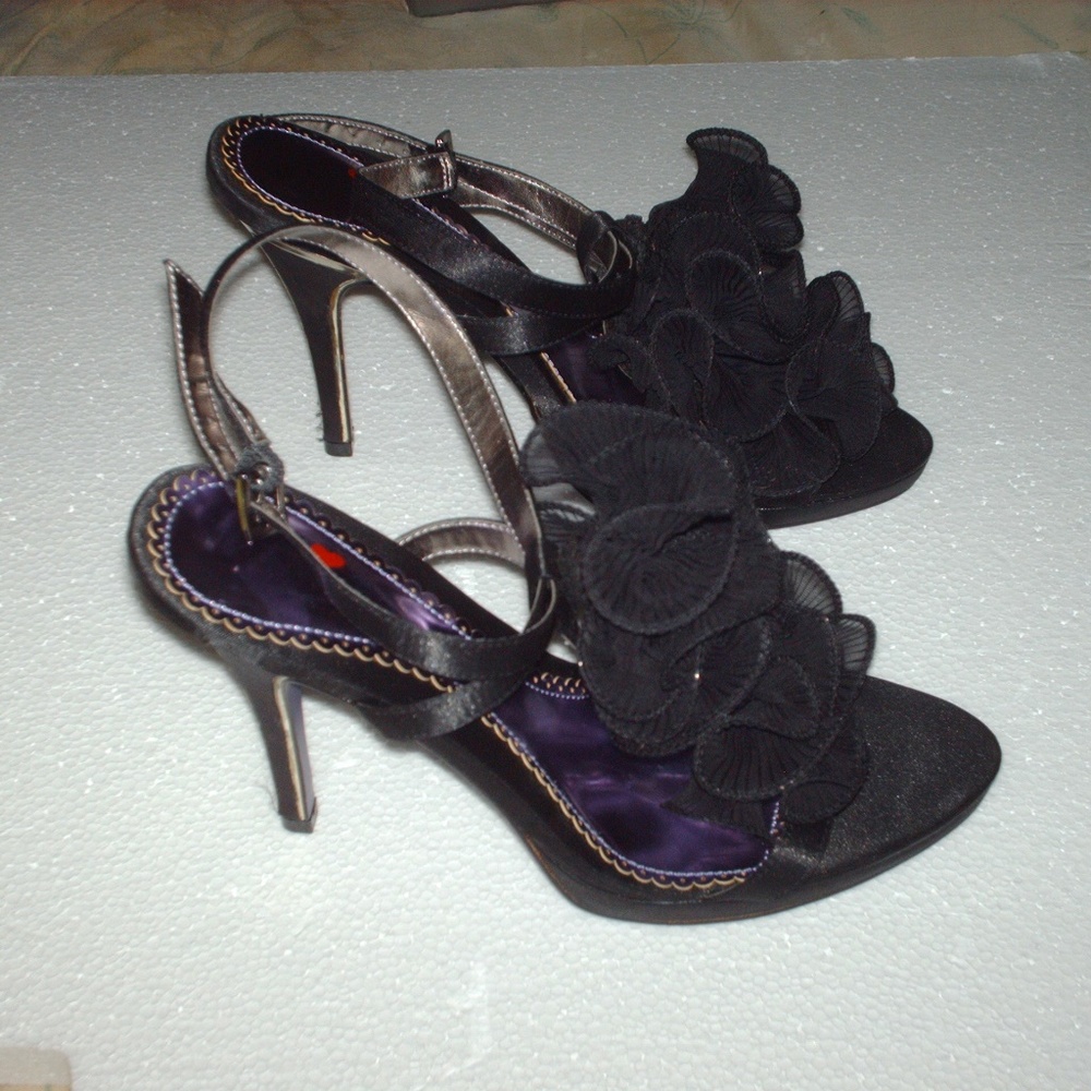 Black pair of Luichiny high heel shoes - size 8M